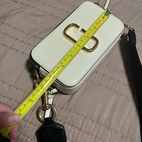 Marc Jacobs Cream Crossbody Bag with Gold Accents - Picture 11 of 16